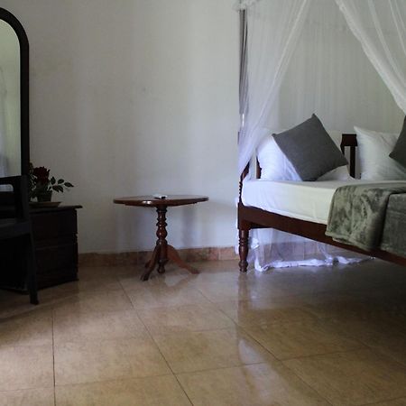 Sun And Surf Rest Hotel Ahangama Buitenkant foto
