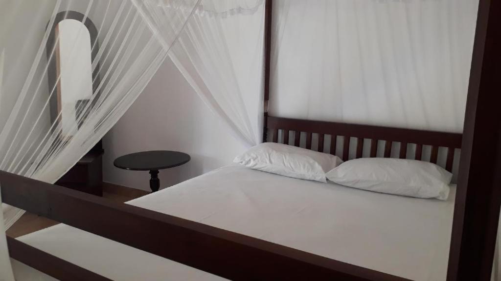 Sun And Surf Rest Hotel Ahangama Buitenkant foto