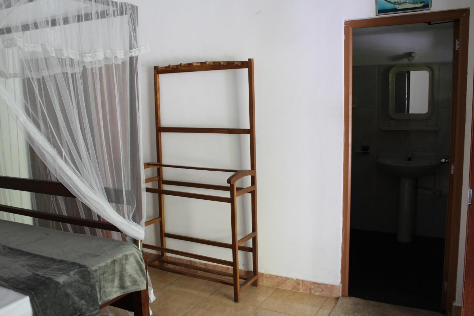 Sun And Surf Rest Hotel Ahangama Buitenkant foto