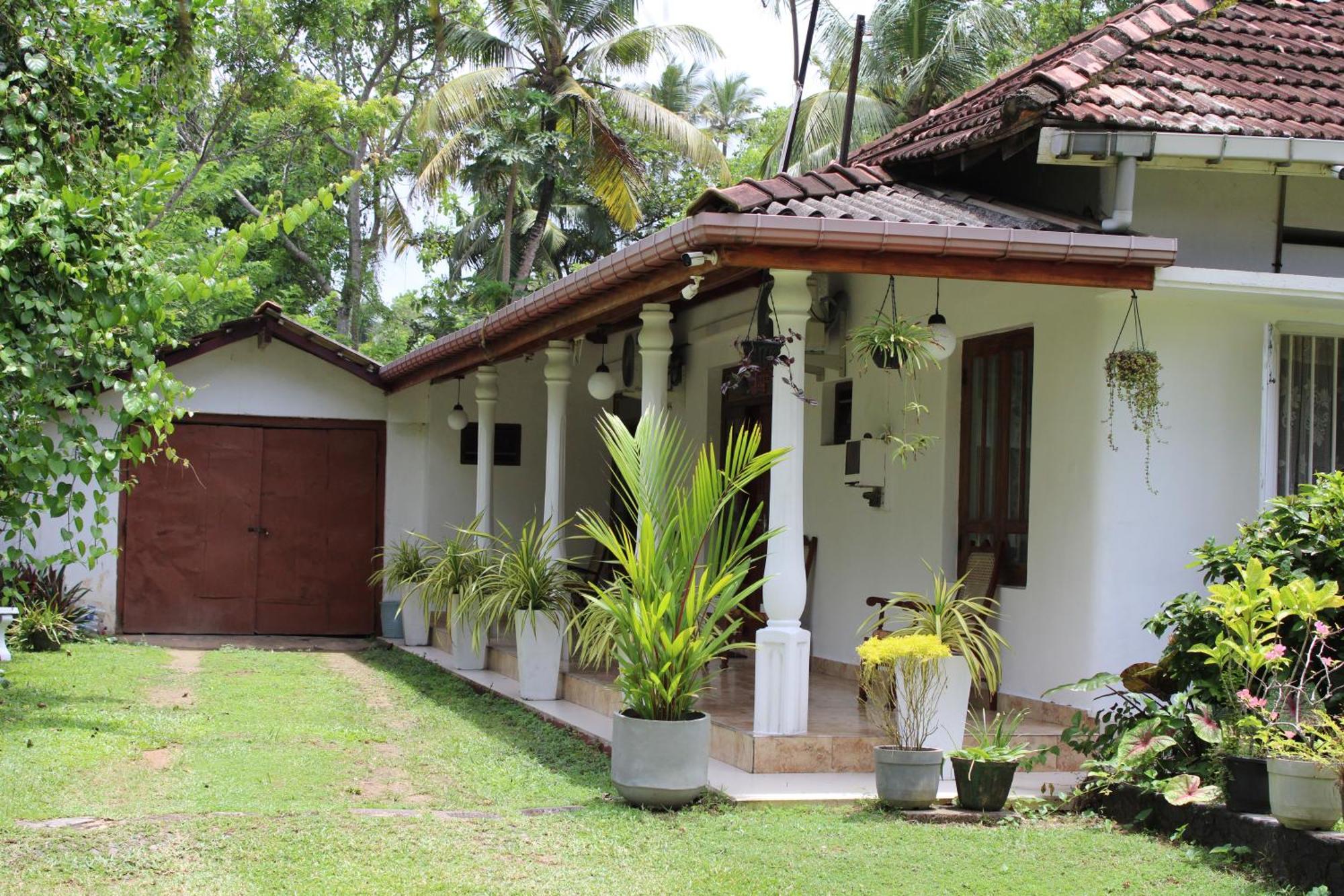 Sun And Surf Rest Hotel Ahangama Buitenkant foto