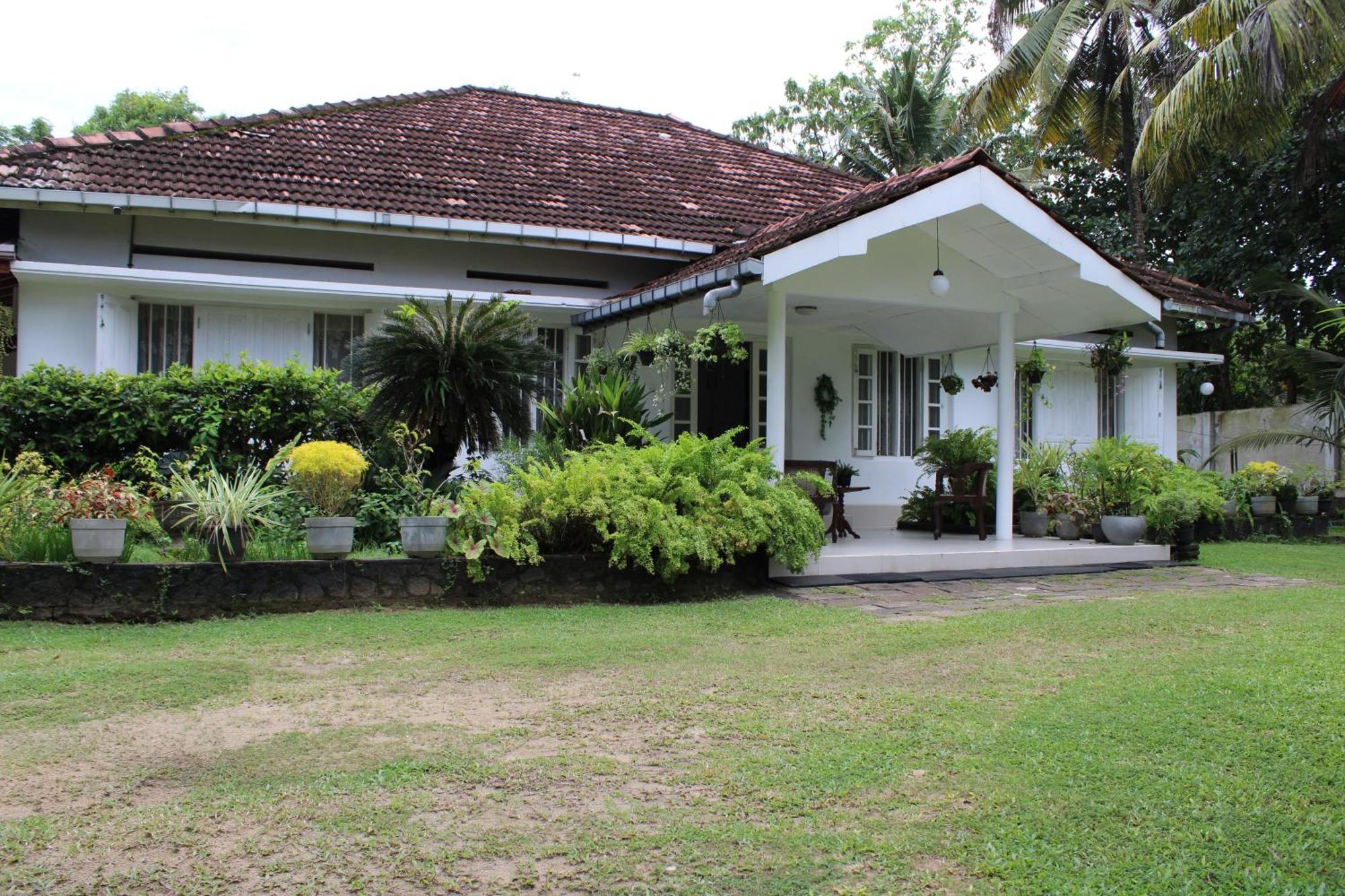 Sun And Surf Rest Hotel Ahangama Buitenkant foto