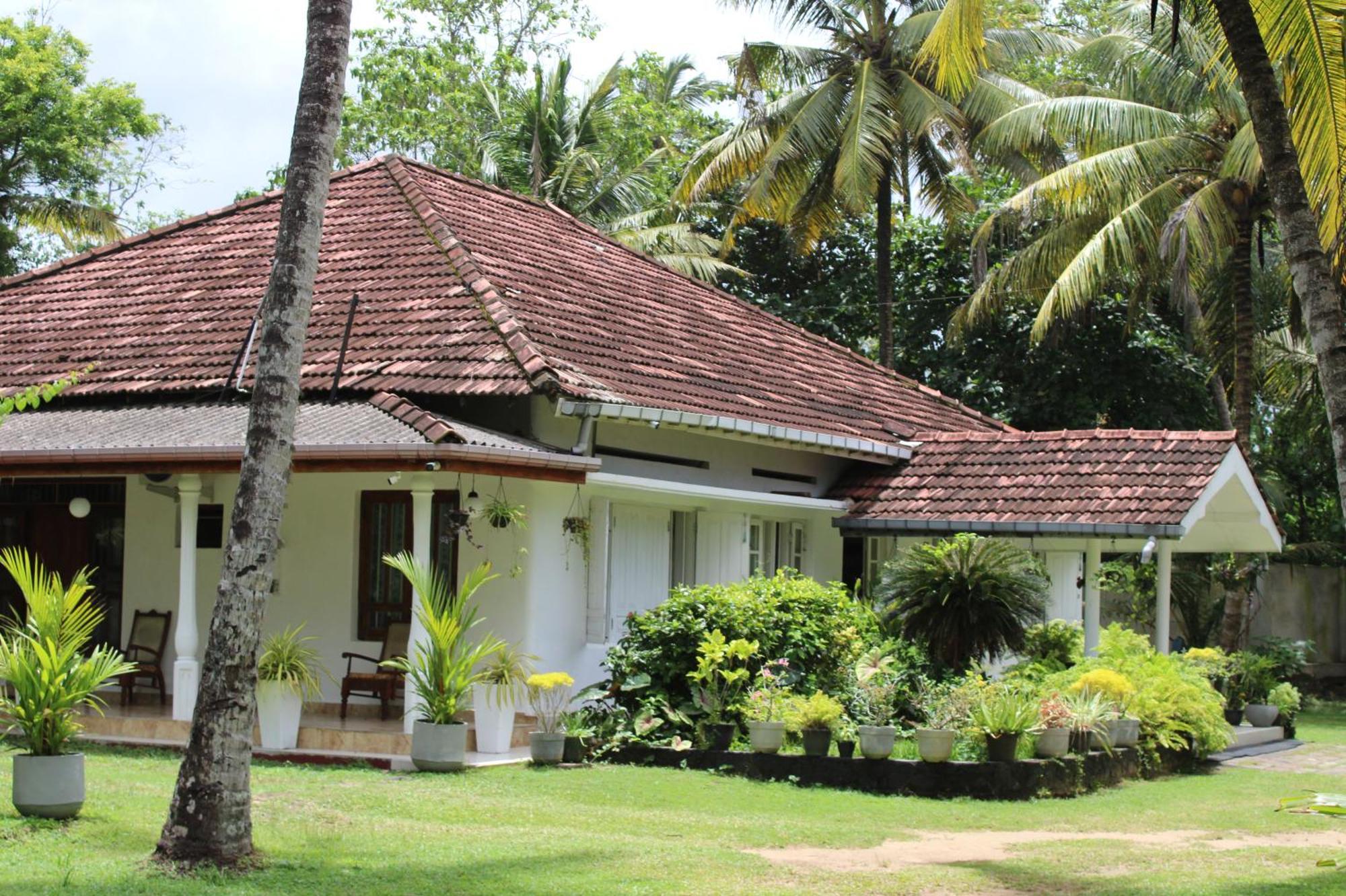 Sun And Surf Rest Hotel Ahangama Buitenkant foto