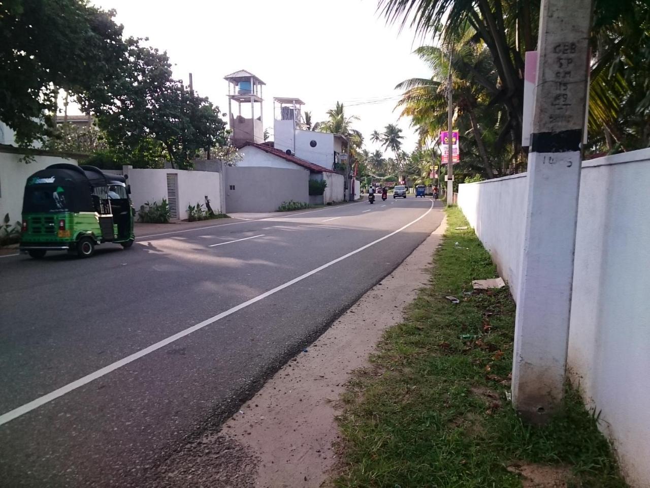 Sun And Surf Rest Hotel Ahangama Buitenkant foto