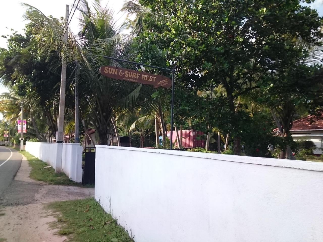 Sun And Surf Rest Hotel Ahangama Buitenkant foto