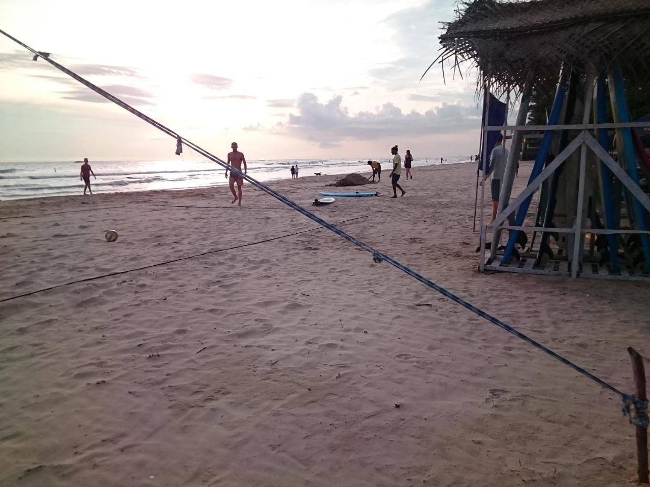 Sun And Surf Rest Hotel Ahangama Buitenkant foto