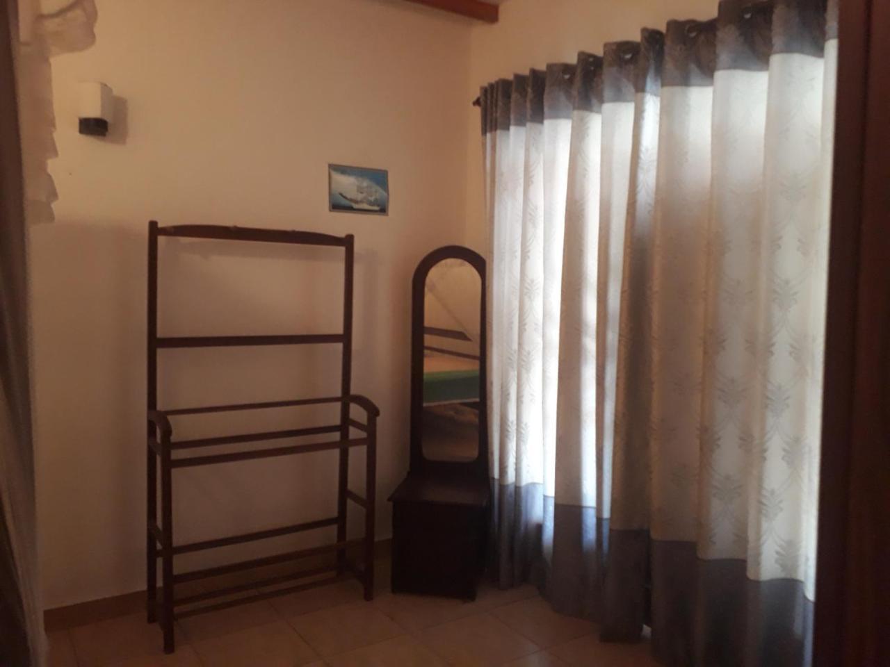 Sun And Surf Rest Hotel Ahangama Buitenkant foto