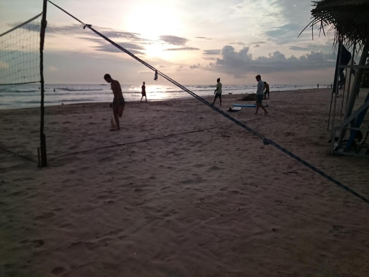 Sun And Surf Rest Hotel Ahangama Buitenkant foto