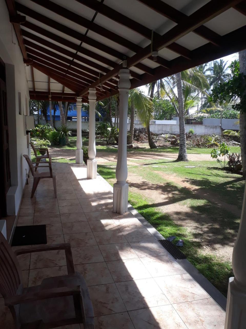 Sun And Surf Rest Hotel Ahangama Buitenkant foto