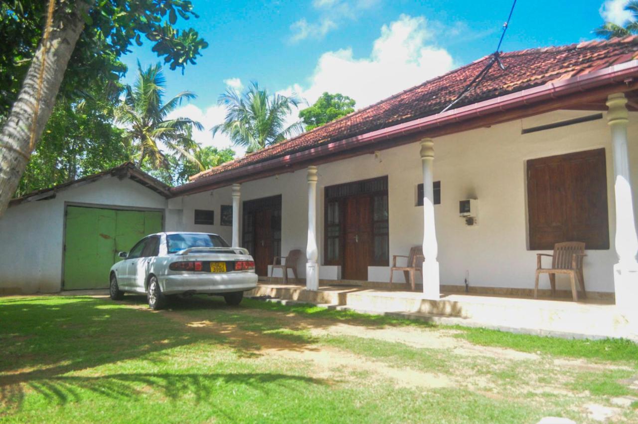 Sun And Surf Rest Hotel Ahangama Buitenkant foto