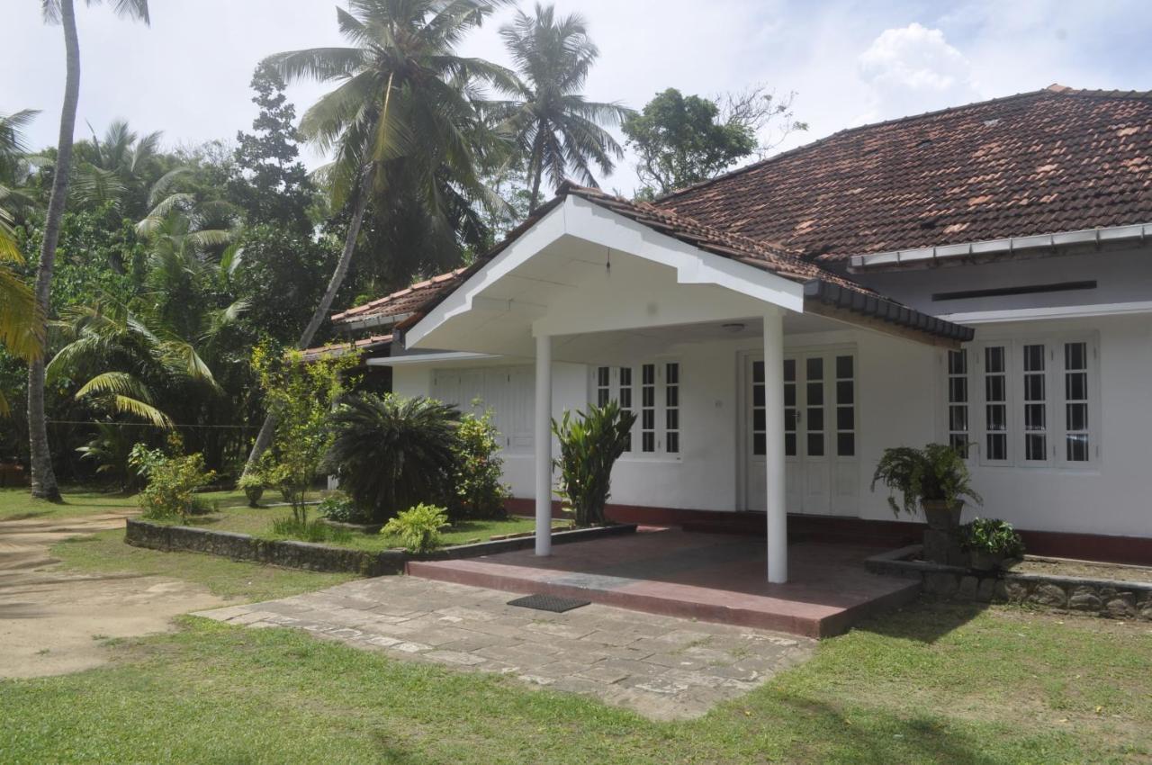 Sun And Surf Rest Hotel Ahangama Buitenkant foto