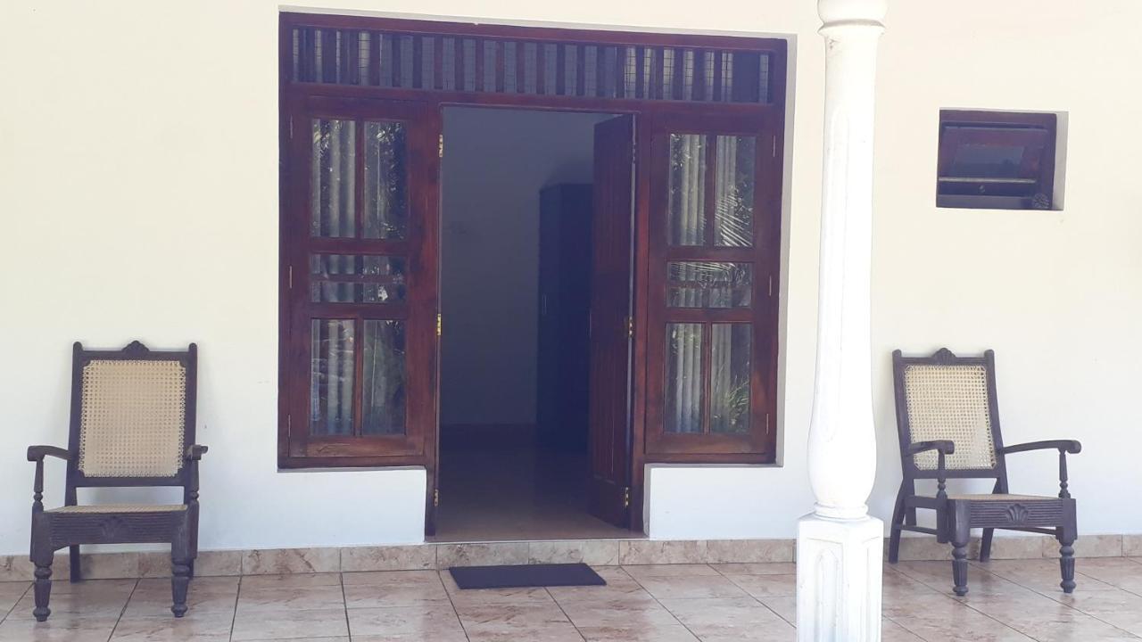 Sun And Surf Rest Hotel Ahangama Buitenkant foto
