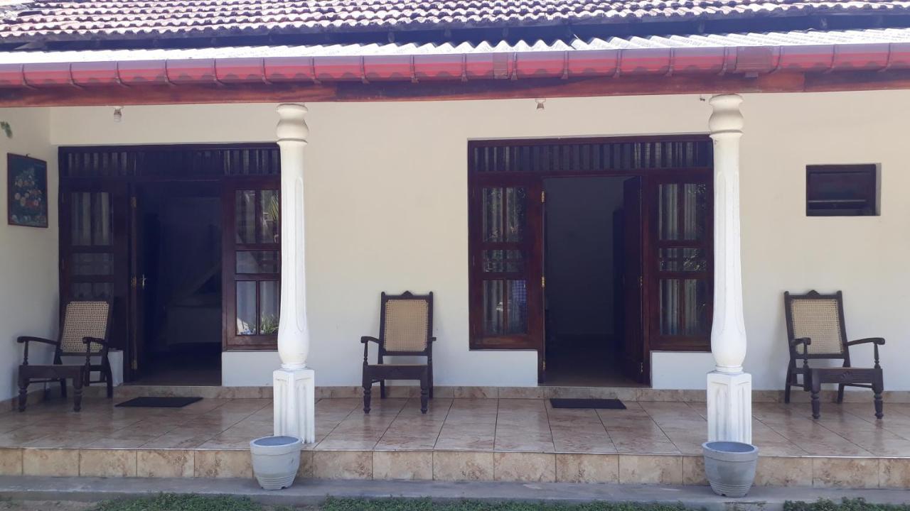 Sun And Surf Rest Hotel Ahangama Buitenkant foto